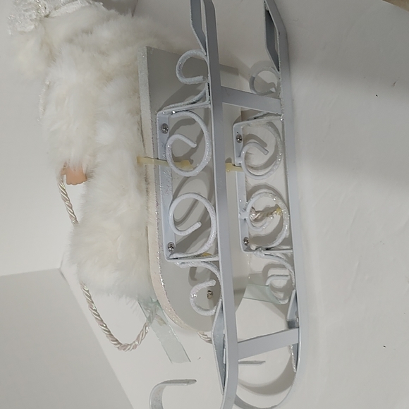 New Winter Baby in Sleigh From the Heritage Signature Collection - Picture 9 of 14